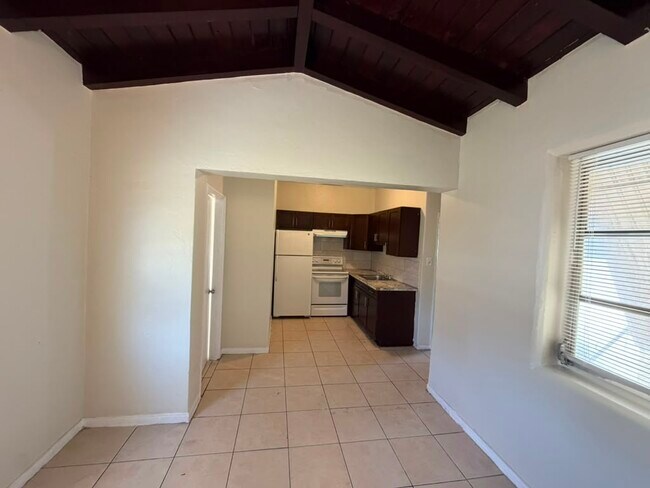 Foto del edificio - 480 NE 162nd St