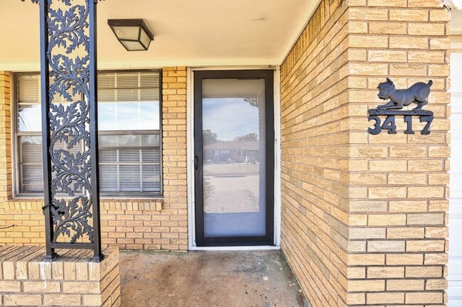 Building Photo - First Full Month's Rent Free! Spacious 3BD/1.BTH Home in Spencer