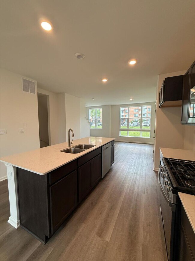 Building Photo - 347 Summit Cir