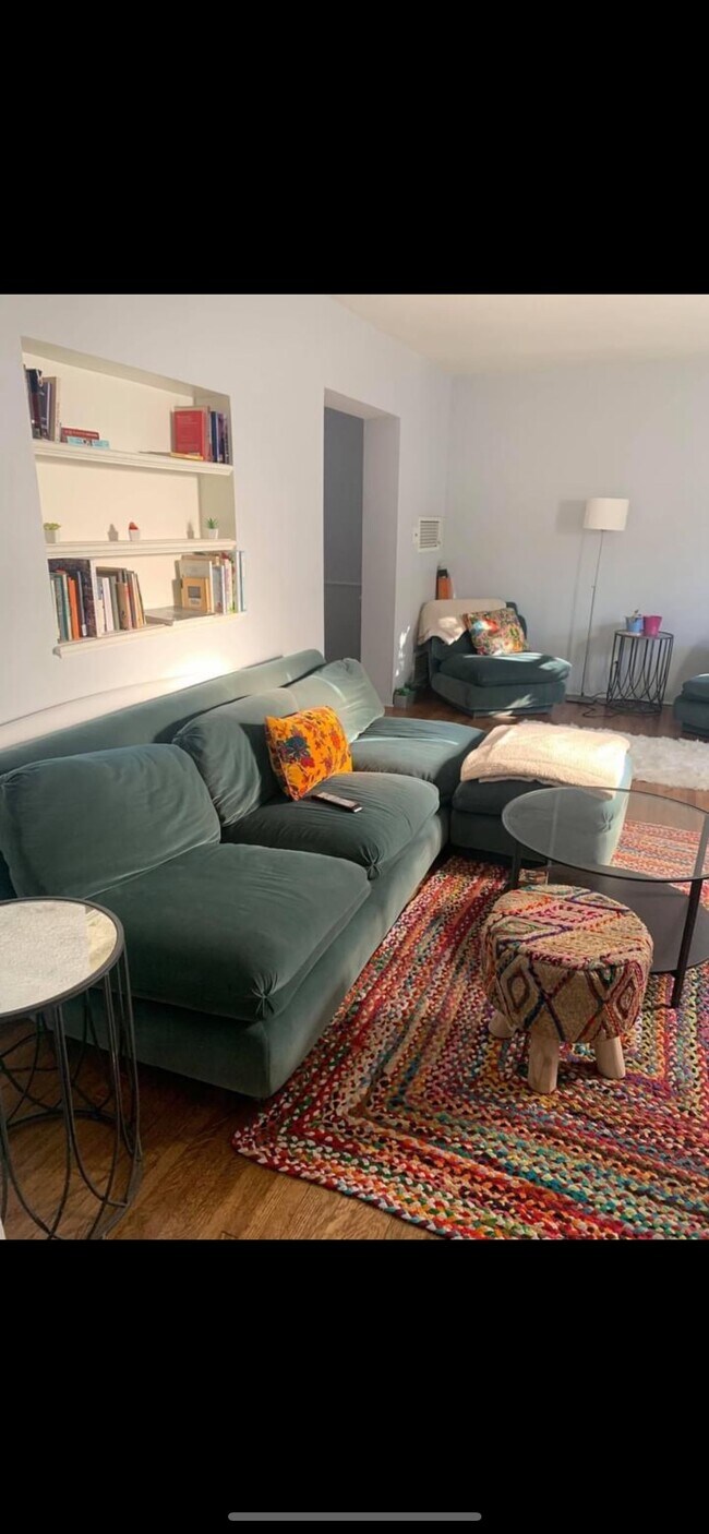 Foto del edificio - 1366 Kelton Ave