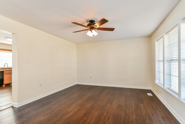 Foto del edificio - 401 Wildwood Dr