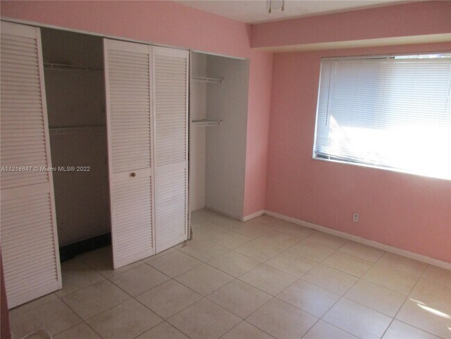 Foto del edificio - 21134 NE 5th Pl