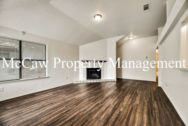 Building Photo - 10356 Oak Branch Ln