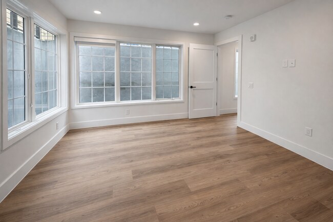 Building Photo - 716 L St SE