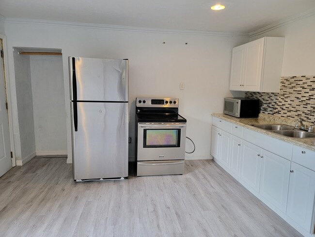 Building Photo - 361 Flamingo Circle, Unit B