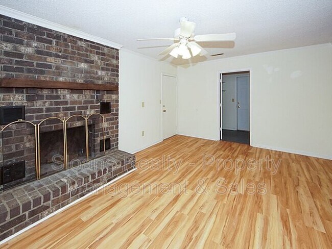 Building Photo - 1059 Yorktown Dr