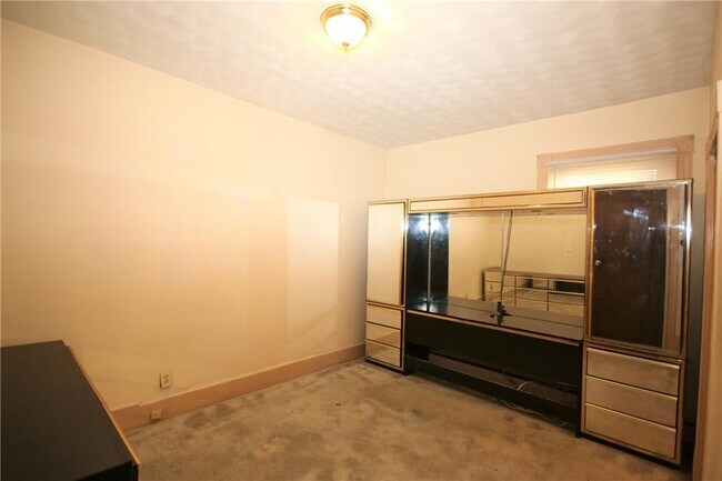 Building Photo - 32 Coleman St