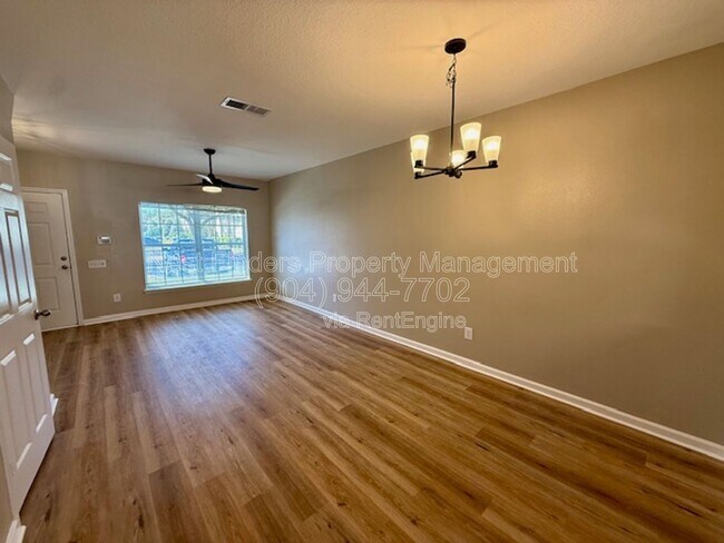 Foto del edificio - 8230 Dames Point Crossing Blvd