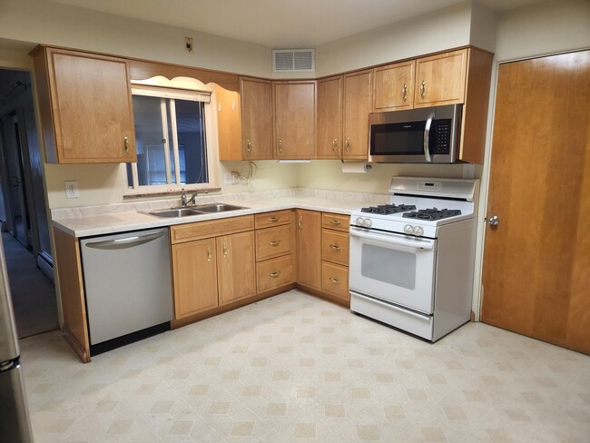 Kitchen - 1638 Middle Road