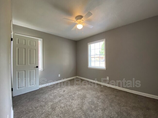 Building Photo - 4762 Aldridge Dr