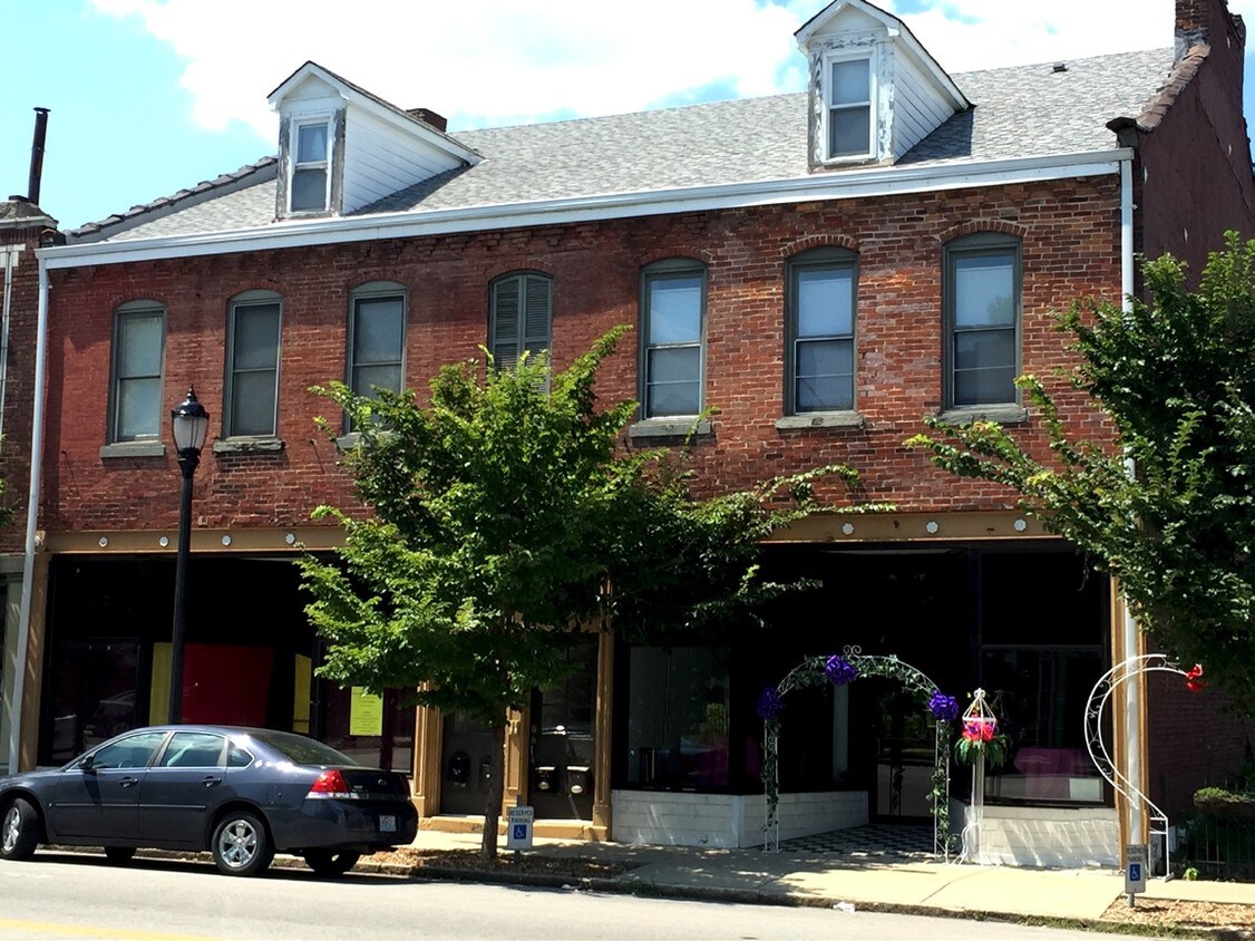 Foto principal - 7609-7611 S Broadway