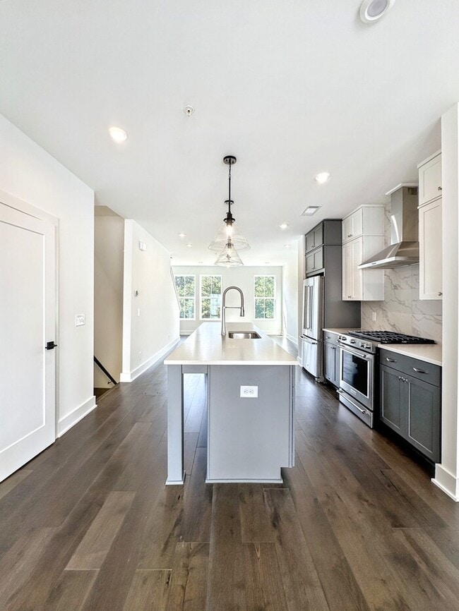 Building Photo - 201 New St