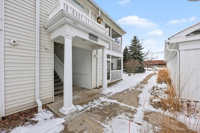 Building Photo - 2259 S Main St