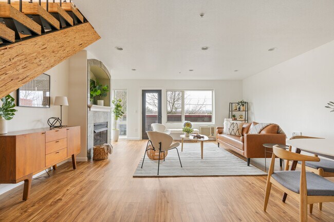 Building Photo - 17040 SW Whitley Way