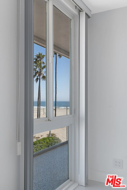 Foto del edificio - 2419 Ocean Front Walk