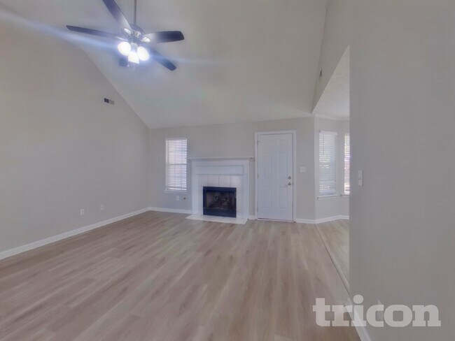 Foto del edificio - 162 Willow Springs Ln