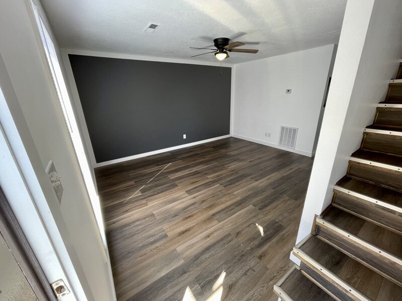 Primary Photo - 1642 Hillwood Dr