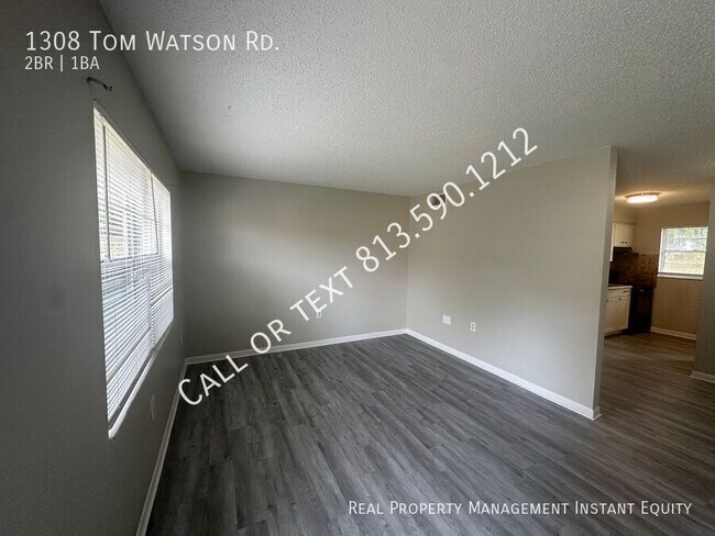 Foto del edificio - 1308 Tom Watson Rd