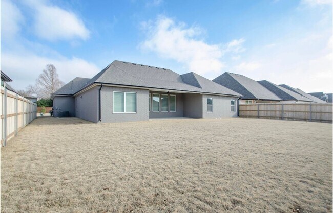 Foto del edificio - Gorgeous Newer Construction 4 Bedroom Home In The Highly Desirable Chisholm Ranch Subdivision!
