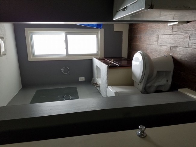 Building Photo - Spacious and Comfy 3 Bedroom Apartment