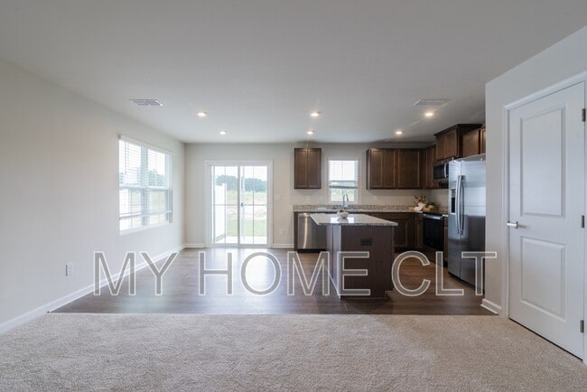 Building Photo - 6067 Bridle Crk Dr