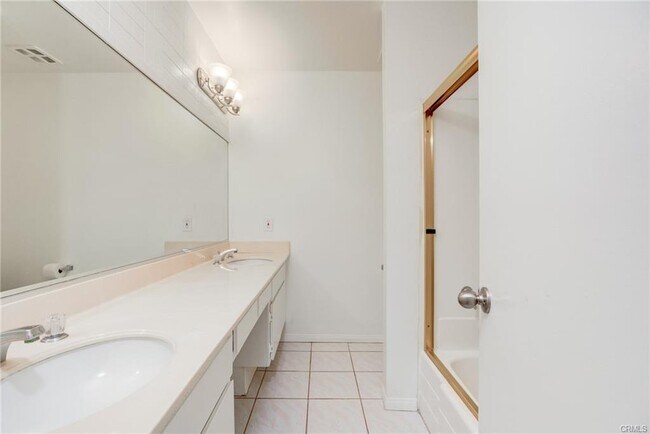 Building Photo - 28121 Highridge Rd