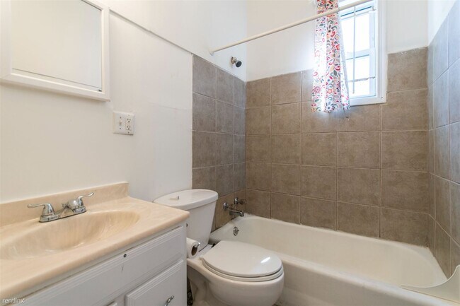 Foto del edificio - 3 br, 1 bath Triplex - 1603 W OXFORD ST Un...