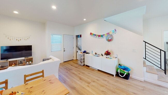 Building Photo - 6271 Mary Ln Dr