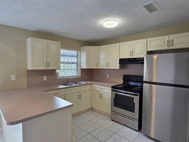 Foto del edificio - 309 NE 169th St
