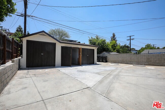 Foto del edificio - 4932 Lincoln Ave