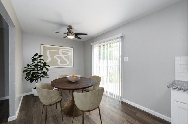 3BD Dining Nook--1600sqft - Carrollton Village Apartments