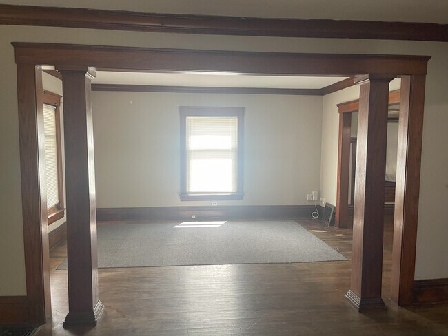 Foto del edificio - 607 N Sycamore St