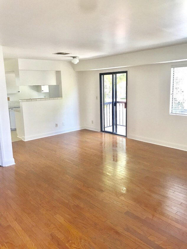 Living Room - 2480 Penmar Ave