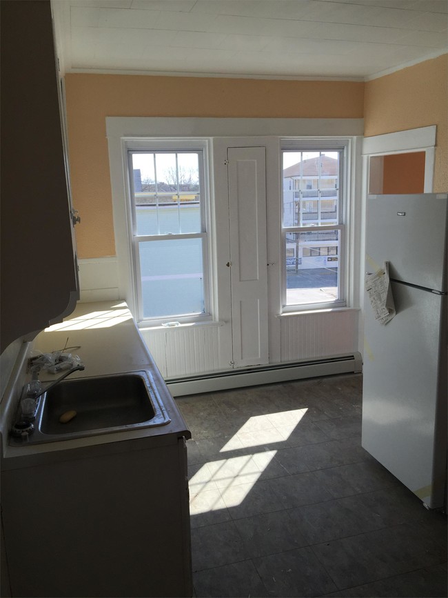 542 Privilege St Unit 4L, Woonsocket, RI 02895 - Room for Rent in ...