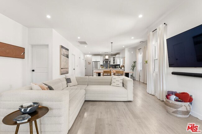 Building Photo - 1231 W 49th St