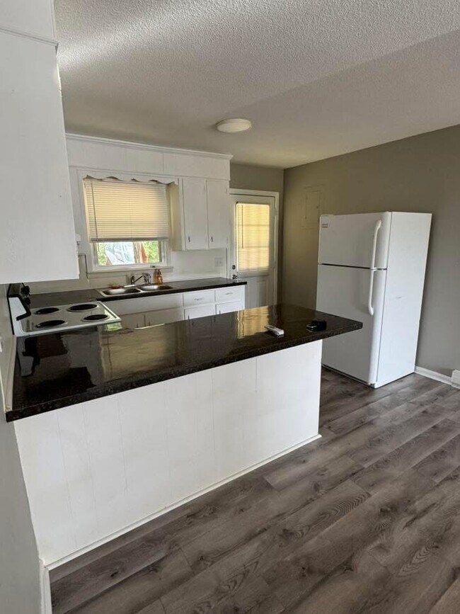 Foto del edificio - 4755 NC-89