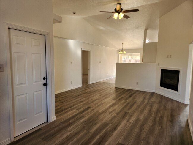 Foto del edificio - ALL PROSPECTIVE TENANTS MUST SUBMIT A $58 ...