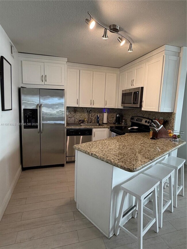 Foto del edificio - 5845 Collins Ave