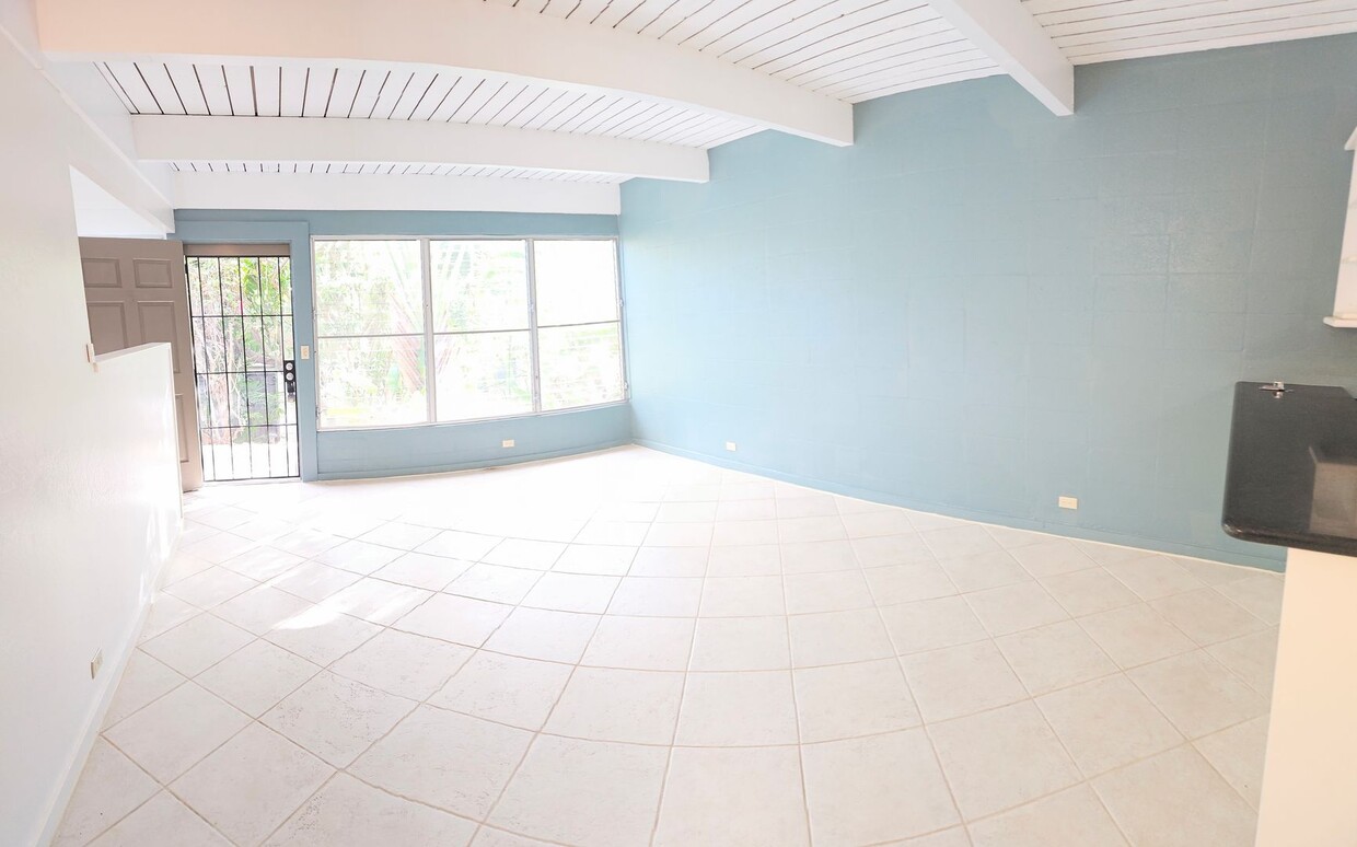 Primary Photo - Waialae Gardens Spacious 2 Bedroom 2 Bathr...