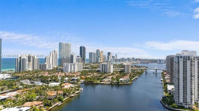 Foto del edificio - 19707 Turnberry Way