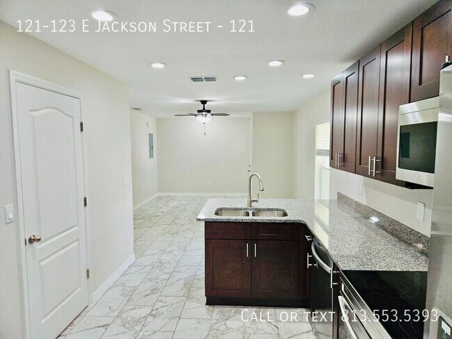 Foto del edificio - 121-123 E Jackson Street-121