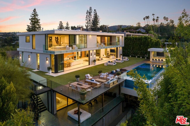 Building Photo - 16801 Oak View Dr