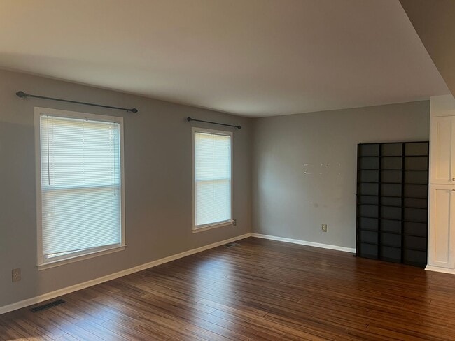 Building Photo - 5912 Pine Tree Ct