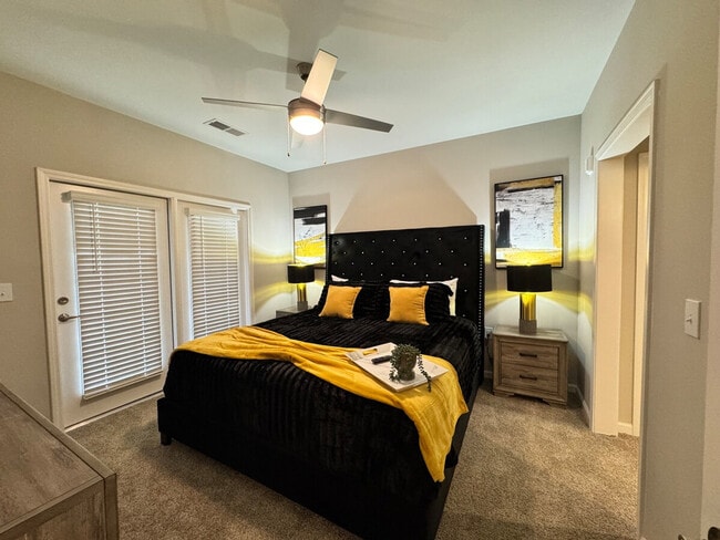 Foto del edificio - 1701 Pine Lake Dr
