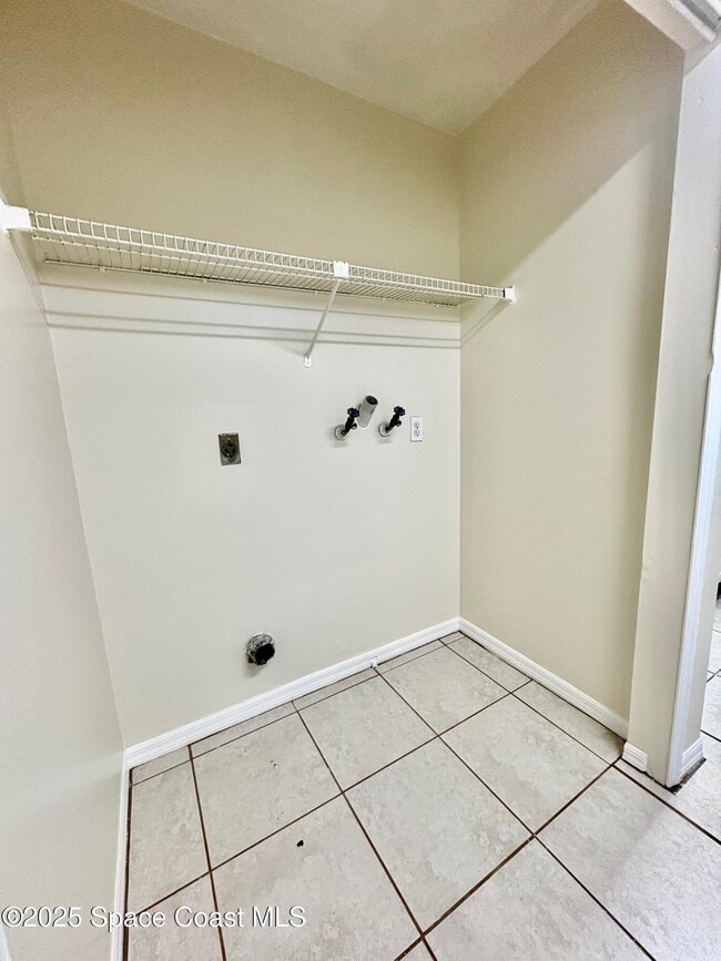 Building Photo - 110 Summer Pl