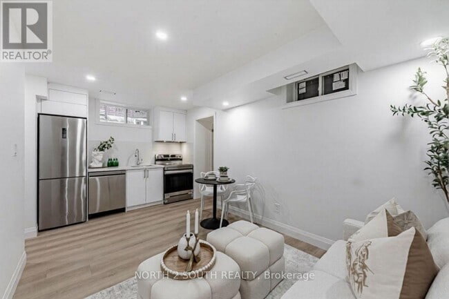 Building Photo - 9 Glenvalley Dr