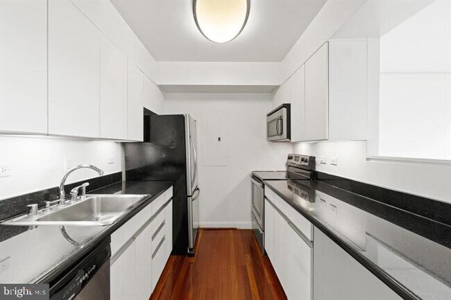 Foto del edificio - 2501 M St NW