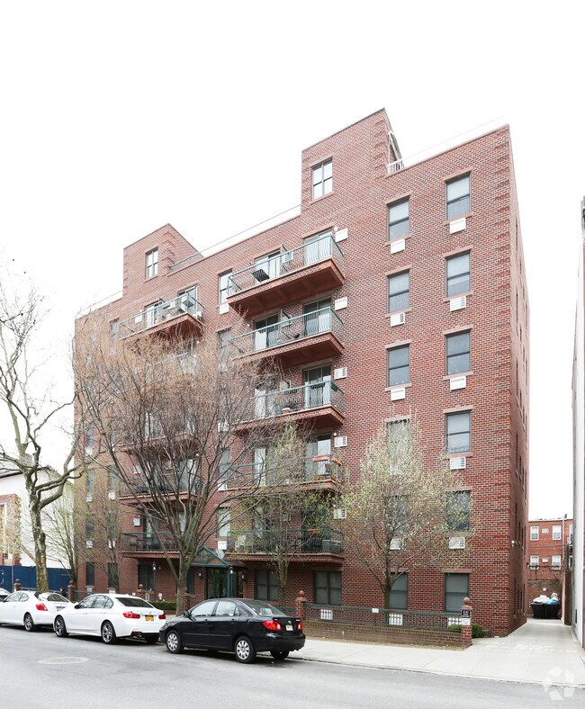 Primary Photo - 344 Degraw St