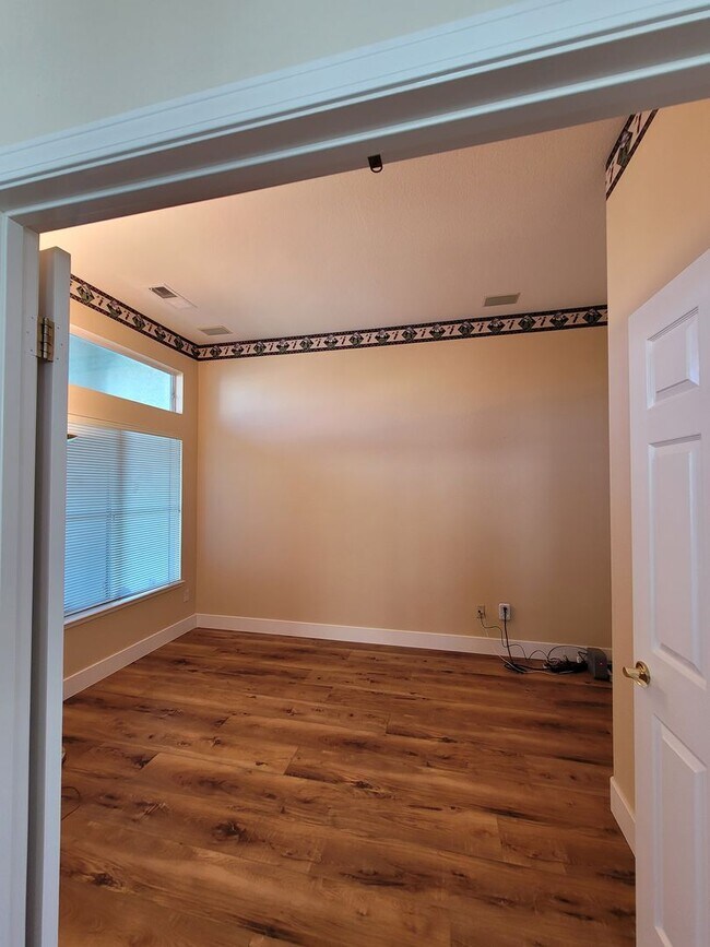 Foto del edificio - Stunning 2-Bed, 2.5-Bath Entertainer's Gem in Gated Summerset I