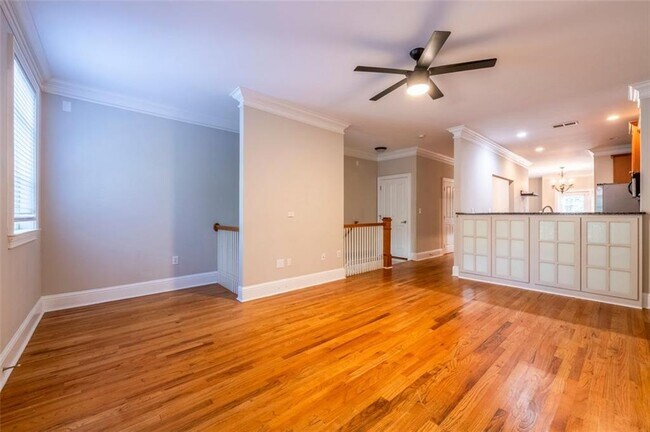 Building Photo - 5510 Glenridge Park NE